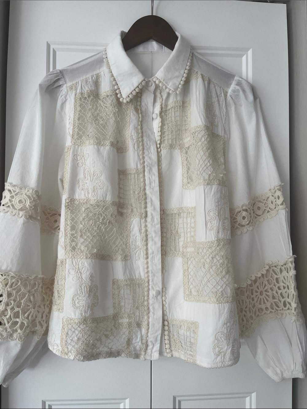 Seek the label Blouse - Picture 2 of 14